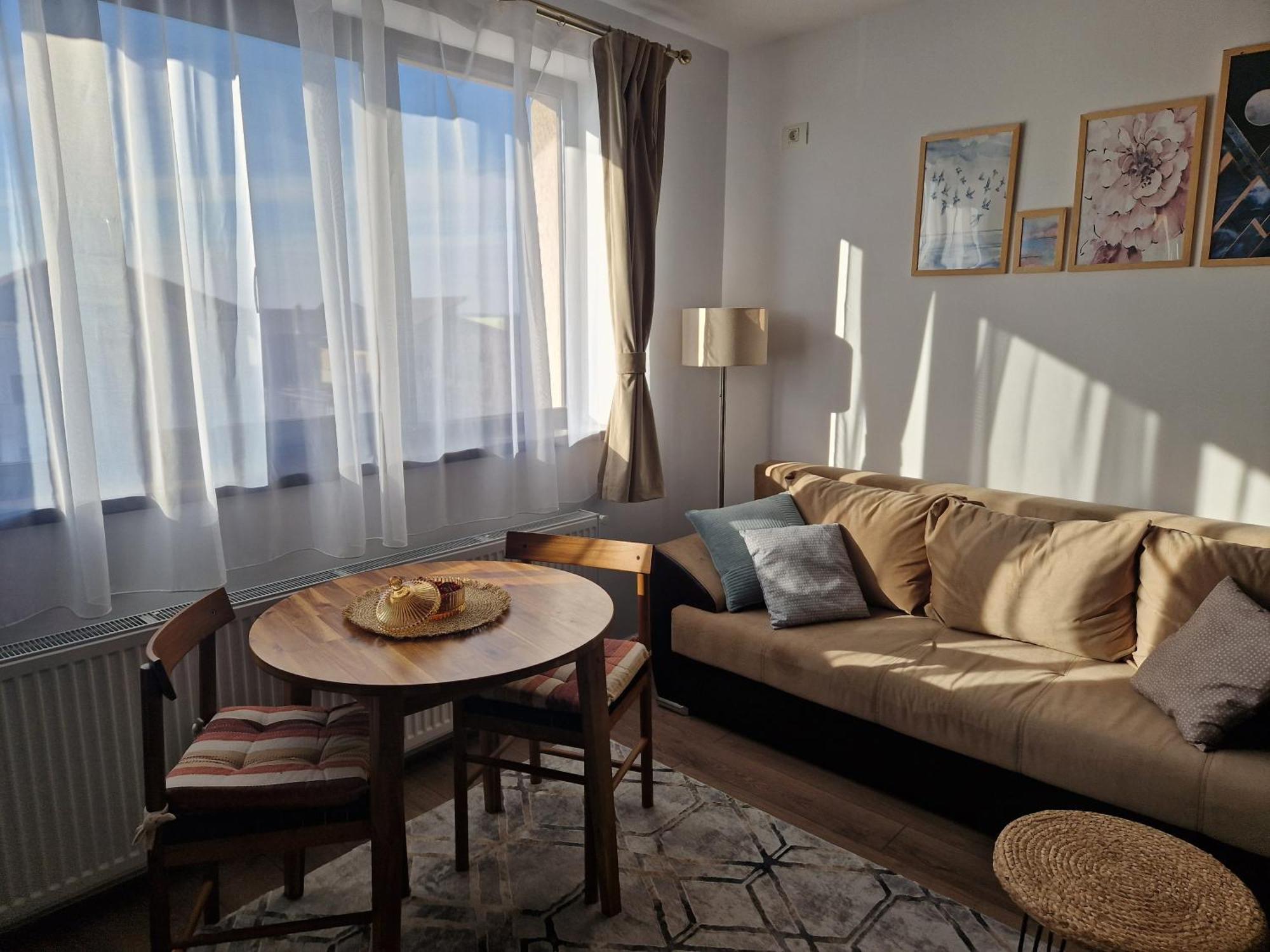 Craitelor Boutique Airport Apartment Отопени Екстериор снимка
