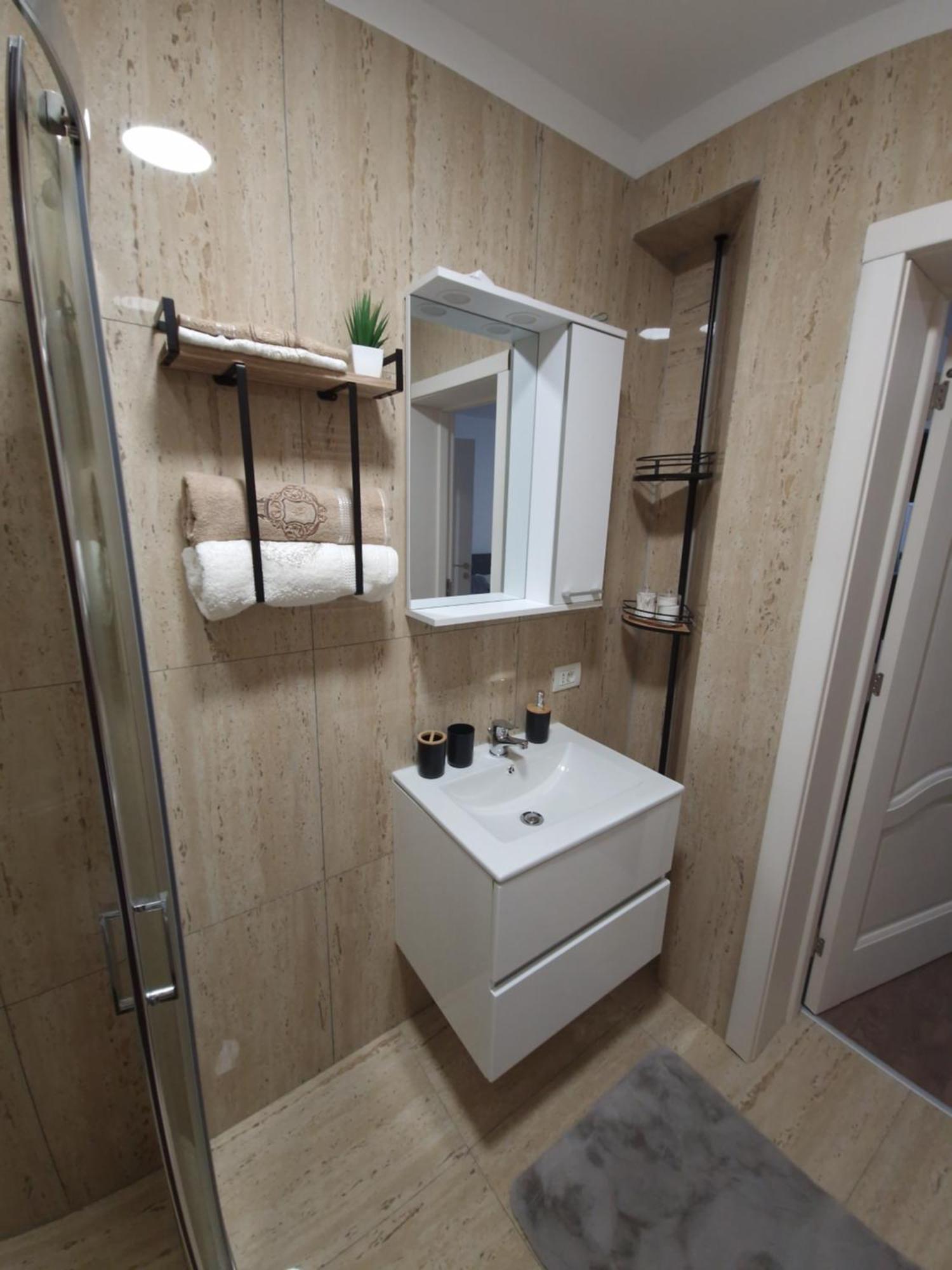 Craitelor Boutique Airport Apartment Отопени Екстериор снимка