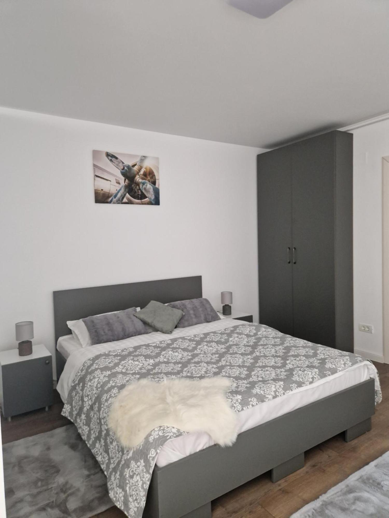 Craitelor Boutique Airport Apartment Отопени Екстериор снимка